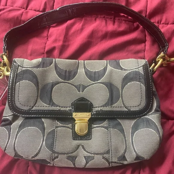 Coach crossbody bag. Very old but never worn. Removable straps. Nice bag. - Picture 5 of 7
